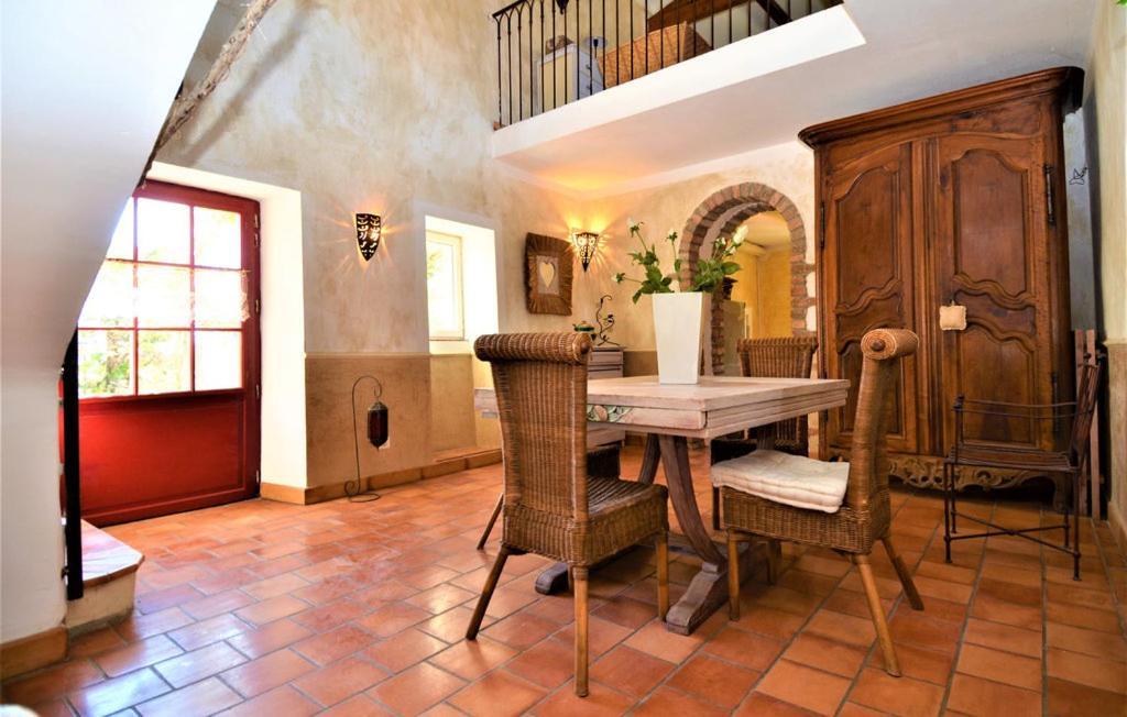 Вилла Mas Des Magnarelles / Uzes / Cevennes Mejannes-les-Ales Экстерьер фото